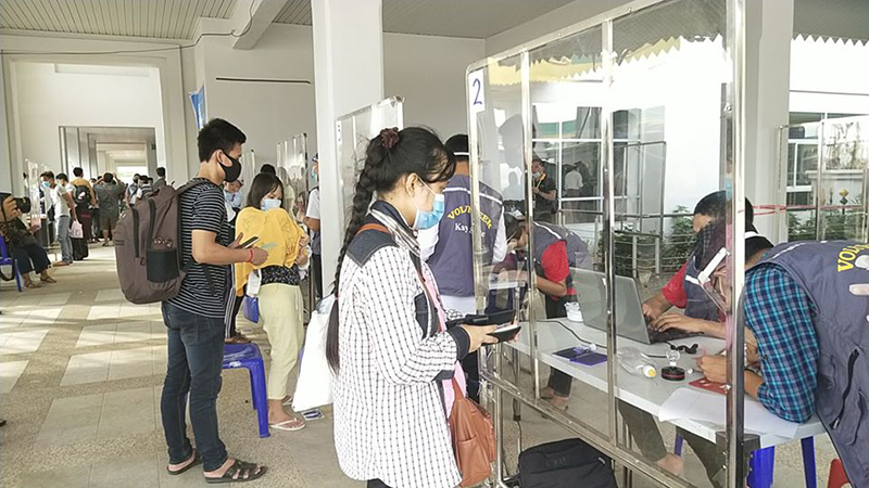 အလုပ်သမားအေဂျင်စီများ ကျပ် ၃ သိန်းထက် ပိုမကောက်ရန် စစ်ကောင်စီ ညွှန်ကြား