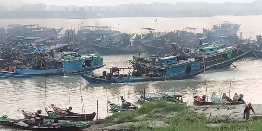 ဟင်္သာတခရိုင်တွင် စစ်ကောင်စီတပ်ကို ငွေပေးပြီး မြစ်ကျောက်စုပ်ယူ