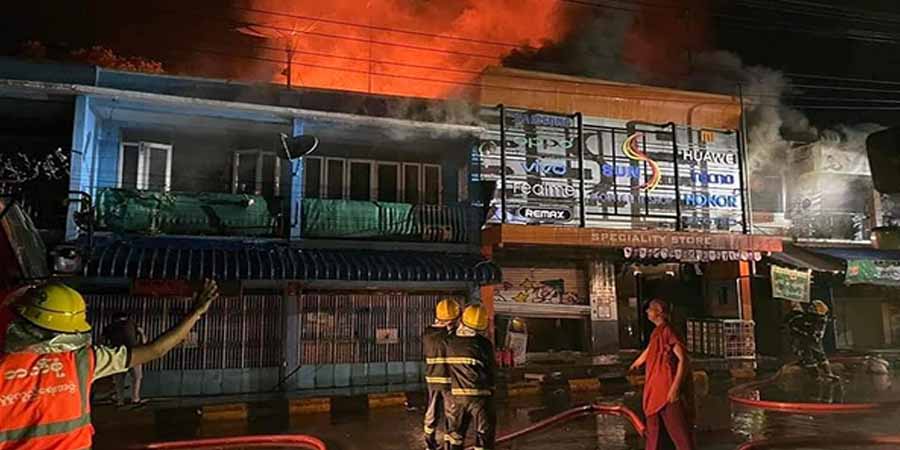 ပုသိမ်မြို့ မီးသတ်စခန်းအနီး ဖုန်းဆိုင်မီးလောင်