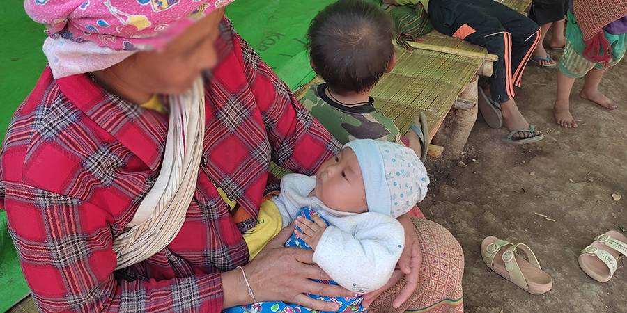 ကရင်နီစစ်ဘေးရှောင်များ ဆေးကုသမှုမရသဖြင့် မွေးကင်းစကလေးငယ်များ သေဆုံးနေ