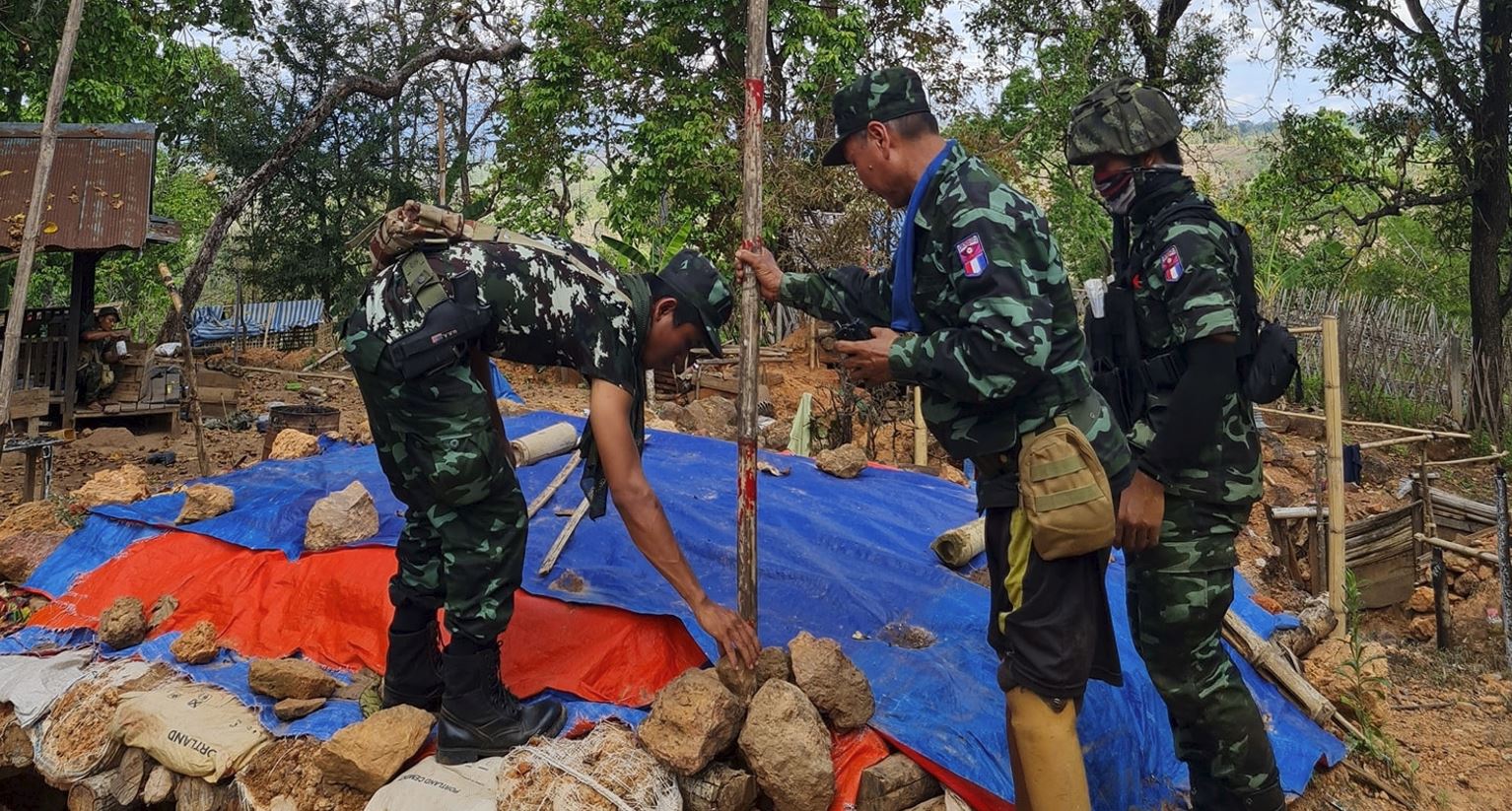 မောခီးကျေးရွာအနီး စစ်ကောင်စီတပ်စခန်းက သိမ်းဆည်းရမိသည့် လက်နက်ခဲယမ်းများ  (ဓာတ်ပုံ)