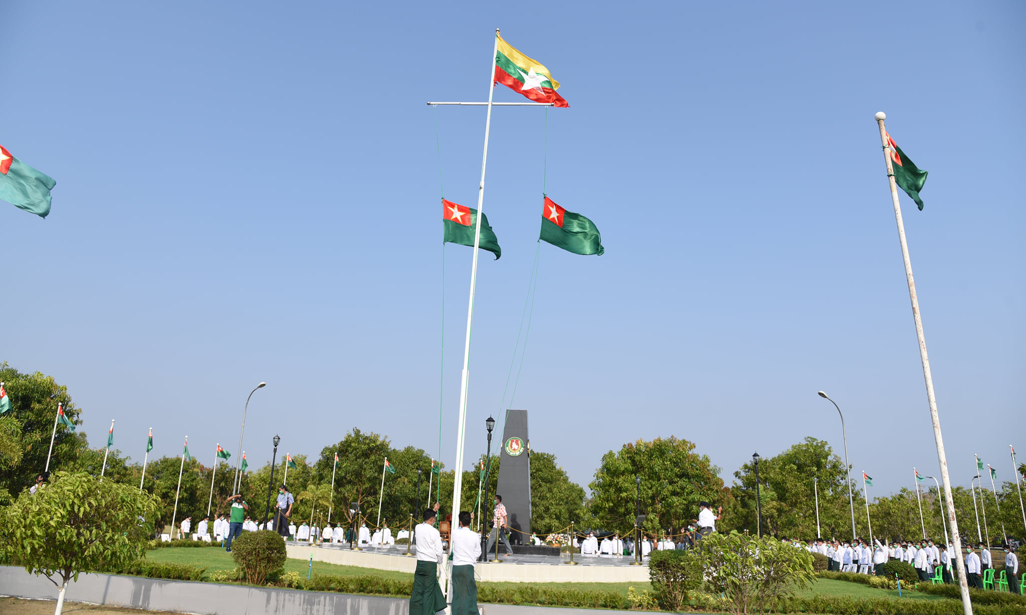 သေဆုံး ပါတီဝင်နှင့် ထောက်ခံသူ   ၁၂၀၀ ကျော်အတွက် ကြံ့ခိုင်ရေးပါတီက ကျောက်တိုင်စိုက်ထူ