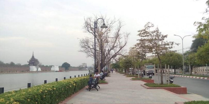 မန္တလေးတွင် ပိတ်ဆို့ စစ်ဆေးနေသည့် ယာဉ်ထိန်းရဲ ၁ ဦး သေနတ်ပစ်ခံရ