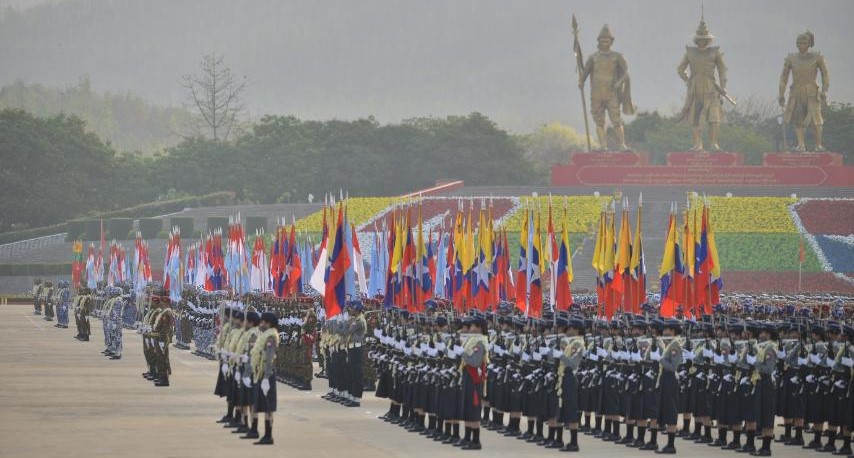 တော်လှန်ရေးနေ့ စစ်ရေးပြပွဲတွင်  စစ်သားနှင့် ထိုးကြိတ်ရန်ဖြစ်ခဲ့သည့်  ရဲ ၅ ဦး အချုပ်ထဲရောက်