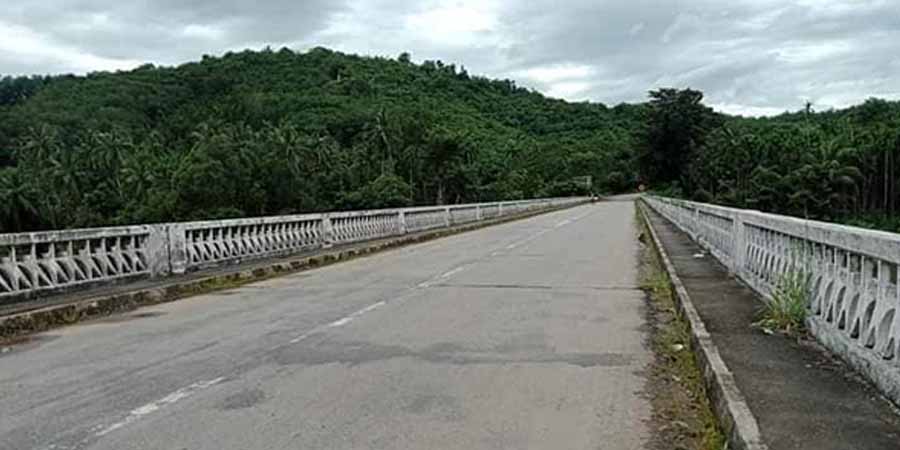 ရေးမြစ်ကူးတံတားဂိတ်တွင် စစ်ကောင်စီတပ်က ခရီးသွားပြည်သူများထံမှ ငွေကြေးကောက်ခံ