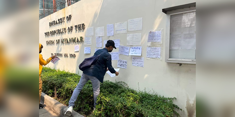 တော်လှန်ရေးအဖွဲ့များကို မထောက်ပံ့ရန် ခြိမ်းခြောက်ခဲ့သည့် ဘန်ကောက် မြန်မာသံရုံးရှေ့ ဆန္ဒပြ