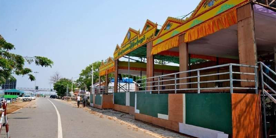 မကွေးမြို့တွင် လူငယ် ၁ ဦး ပစ်သတ်ခံရပြီး ၂ ဦး ဖမ်းဆီးခံရ၊ သင်္ကြန်မဏ္ဍပ်ဗုံးကွဲ