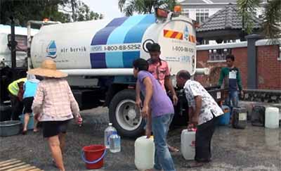 ေသာက္သုံးေရ ျပတ္လပ္မႈႏွင့္ ရင္ဆုိင္ေနရတဲ့ မေလးရွား