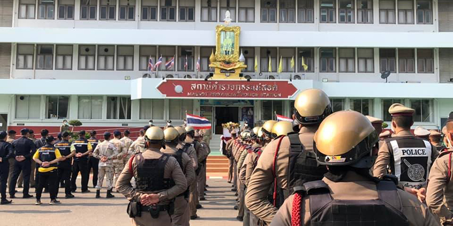 သင်္ကြန်ကာလအတွင်း မဲဆောက်မြို့ ၌ ရှောင်တခင် စစ်ဆေးနေ