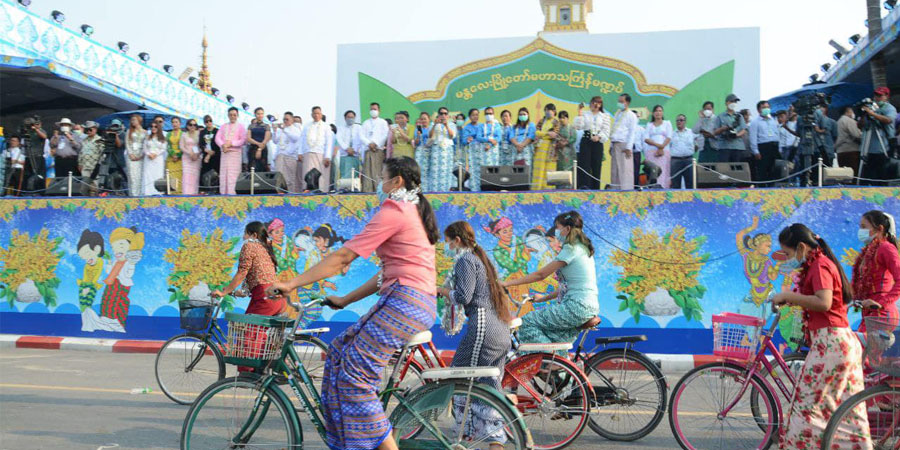သင်္ကြန်မဏ္ဍပ်သို့သွားသည့် မန္တလေးကွန်ပျူတာတက္ကသိုလ်မှ ကား ၁ စီး ဗုံးပစ်ခံရ