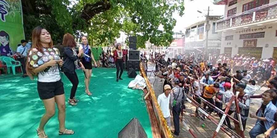 မအူပင်မြို့  ဗဟိုမဏ္ဍပ် ဗုံးပေါက်ကွဲ