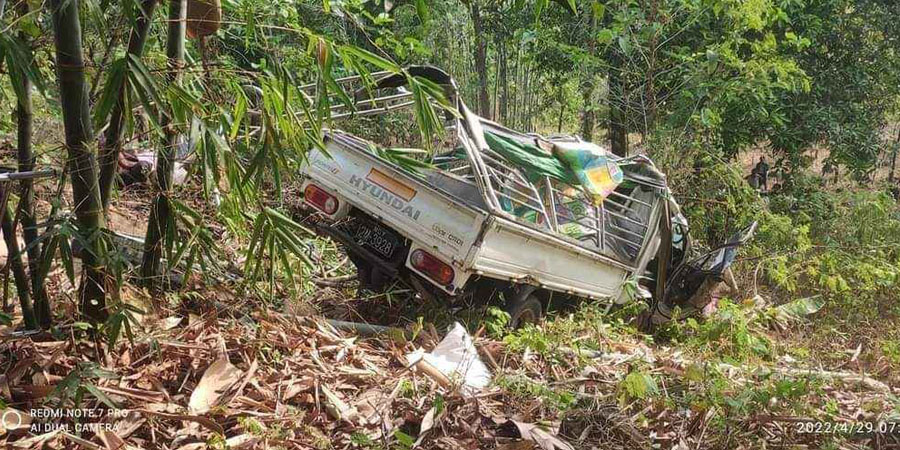 ကြံခင်းမြို့တွင် ဘုရားဖူးကား ချောက်ထဲကျပြီး ၃ ဦးသေဆုံး