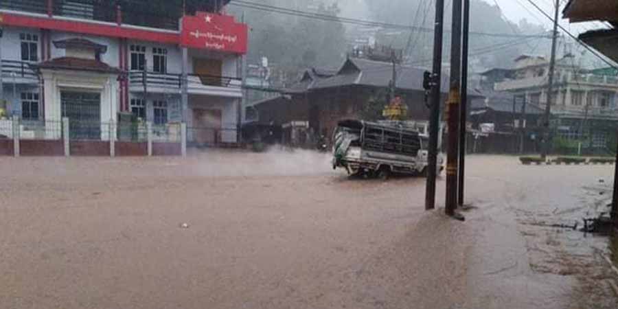 မိုးကုတ်တွင် လေပြင်းတိုက်၊ မိုးသည်းထန်ပြီး ရေကြီးနေ
