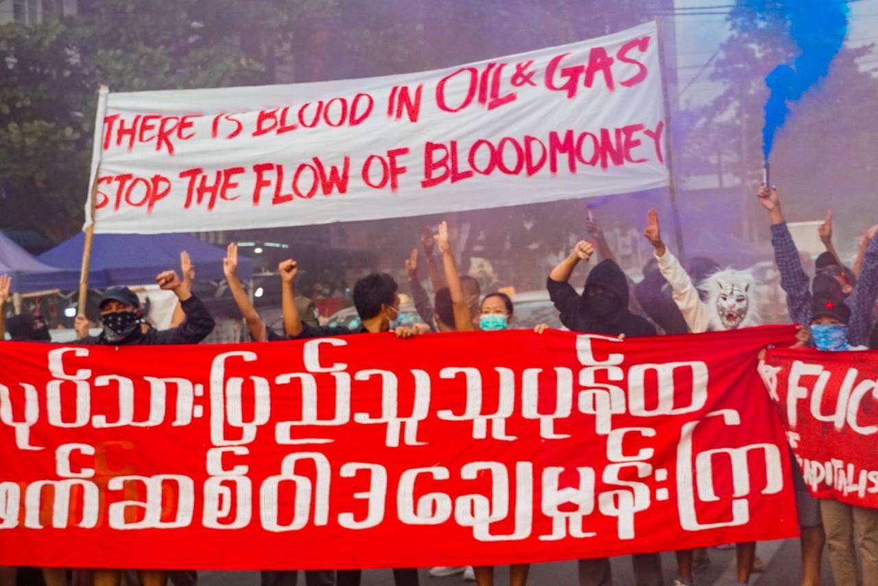 ရန်ကုန်လူထုသပိတ်အင်အားစုက စစ်အာဏာရှင် ဆန်ကျင် ဆန္ဒပြ (ဓာတ်ပုံ)