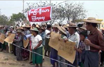 သိမ္းဆည္းခံ လယ္ယာေျမမ်ား ျပန္ရေရးအတြက္ ေတာင္သူ ၁၀၀ ေက်ာ္ ဆႏၵျပ