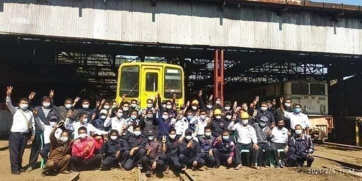 ကြံ့ကြံ့ခိုင်ရပ်တည်နေကြဆဲ မီးရထား CDM ဝန်ထမ်းများ