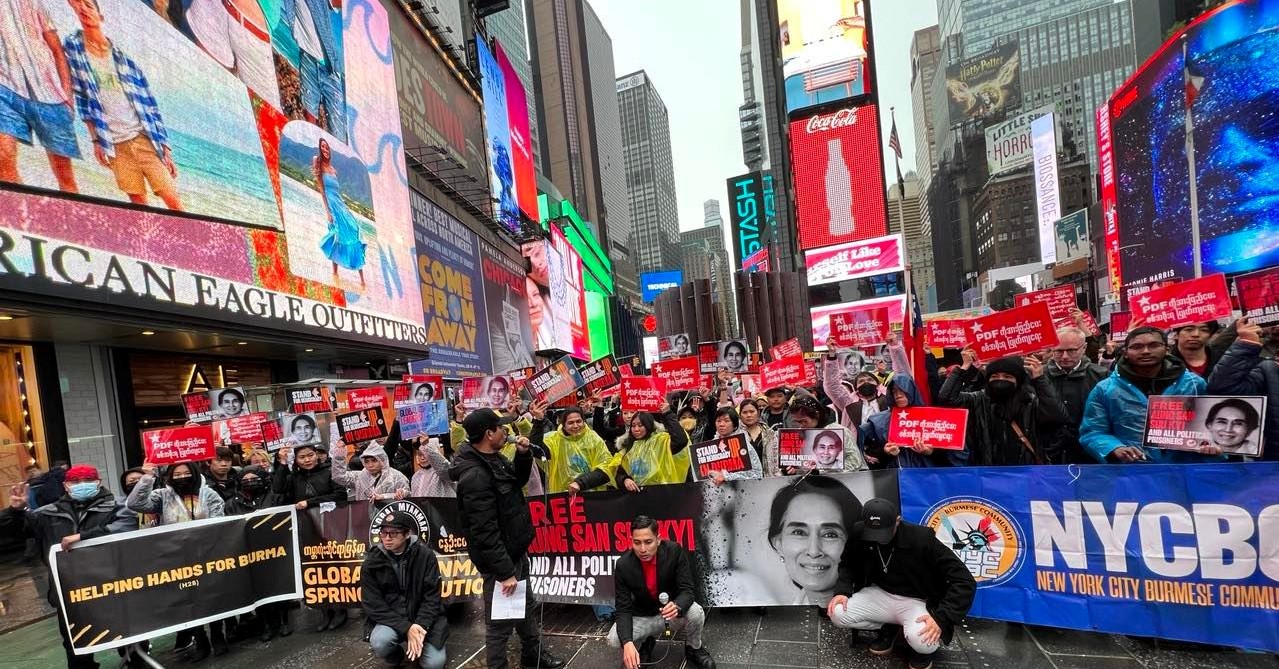 မြန်မာ့နွေဦးတော်လှန်ရေး ဒုတိယလှိုင်းအဖြစ် နယူးယောက်မြို့တွင် ဆန္ဒပြ (ဓာတ်ပုံ)