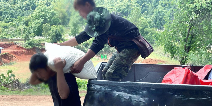 တိုက်ပွဲအတွင်း ခြေလက်အင်္ဂါဆုံးရှုံးသွားသည့် ကရင်နီရဲဘော်များကို ဆန်နှင့်ချီးမြှင့်ငွေ ထောက်ပံ့