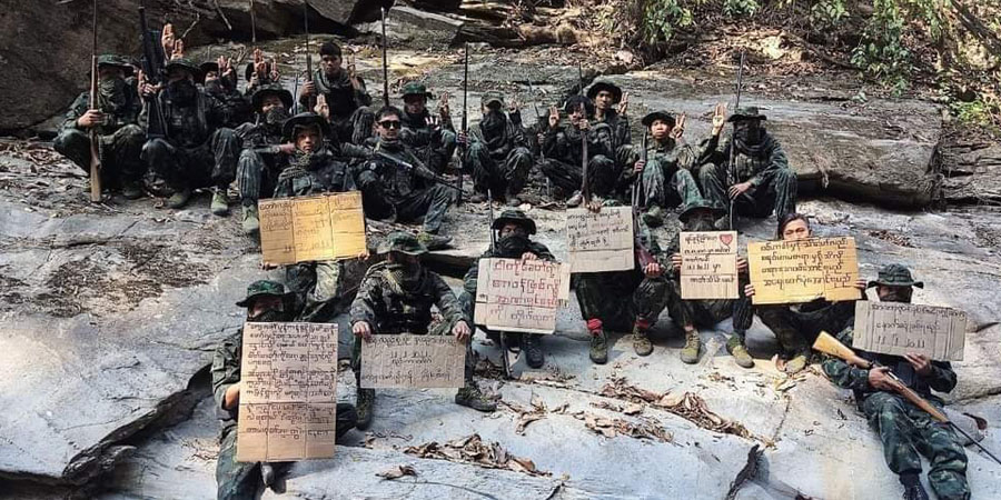 အင်တာနက်နှင့် ဖုန်းလိုင်းများ ပြန်မဖွင့်ပေးလျှင် တာဝါတိုင်အားလုံး ဖြိုချမည်ဟု YDF ထီးလင်း သတိပေး