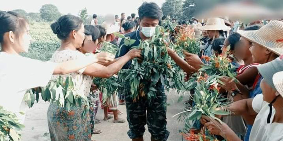 ရှေ့တန်းပြန် PDF ရဲဘော်များကို ရေလယ်ကျွန်းဒေသခံထောင်ချီ အောင်သပြေပန်းဖြင့် ဂုဏ်ပြု