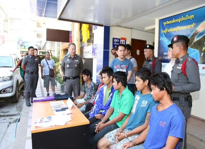 ဖူးခက္တြင္ ျမန္မာအလုပ္သမားမ်ားကုိ ညမထြက္ရန္ သတိေပး