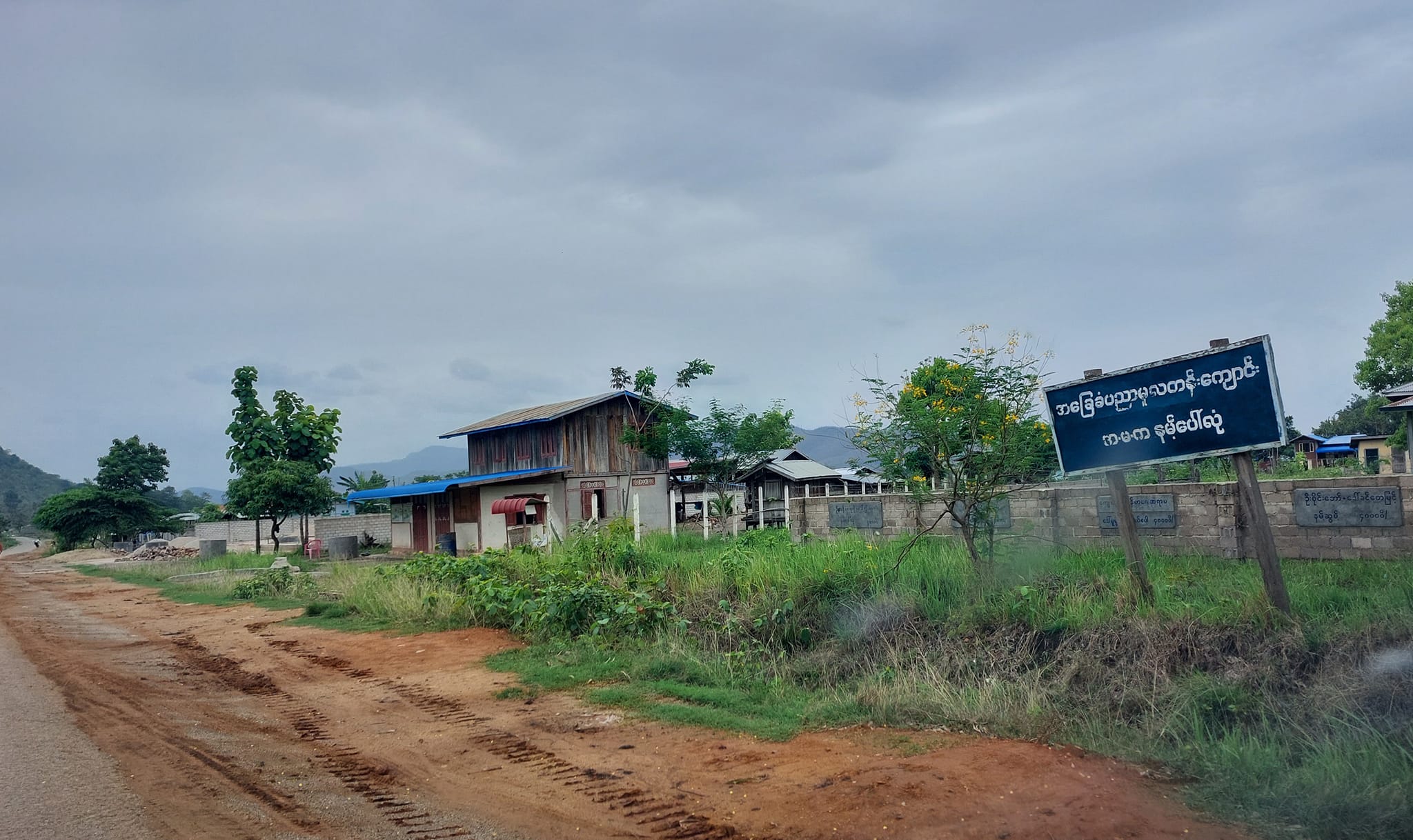 မိုးဗြဲ-ညောင်ရွှေလမ်းပိုင်းတွင် တိုက်ပွဲပြင်းထန်နေသဖြင့်  ပြည်သူ ၁၀,၀၀၀ ကျော် စစ်ဘေးရှောင်