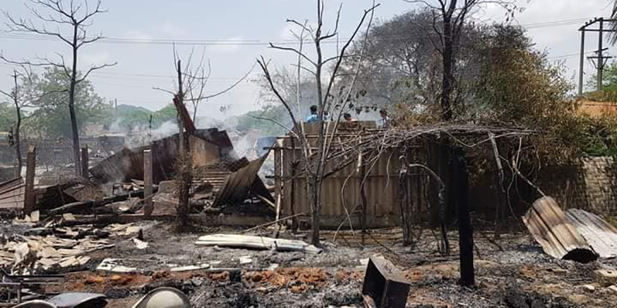 ဆားလင်းကြီးမြို့နယ်၌ ပြည်သူပိုင် ဈေးဆိုင်တန်းကို စစ်တပ်က မီးရှို့ပြီး ရွာသား ၂ ဦးကို ပစ်သတ်