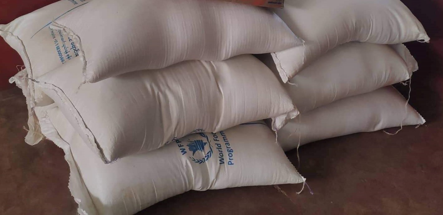 ဖယ်ခုံမြို့ပေါ်တွင် WFP ကလှူဒါန်းသည့် ဆန်အိတ်များ ပြင်ပဈေးကွက်အတွင်း ပြန်ရောင်းချနေ