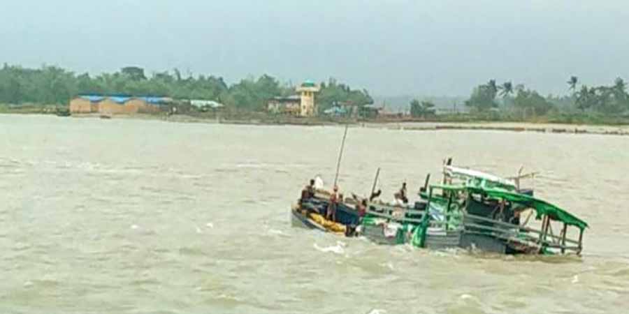 စစ်တွေမှ ဘင်္ဂလားဒေ့ရှ်သို့ ကုန်ပို့ဆောင်သည့် စက်လှေ ၁ စီး နစ်မြုပ်