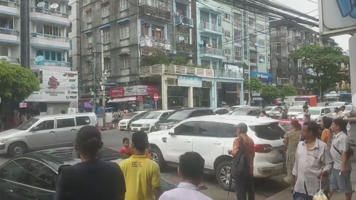 ရန်ကုန်မြို့လယ် ဘတ်စ်ကားမှတ်တိုင်ဗုံးခွဲမှု  NUG နှင့် တော်လှန်ရေးအဖွဲ့များ ကန့်ကွက်ရှုတ်ချ