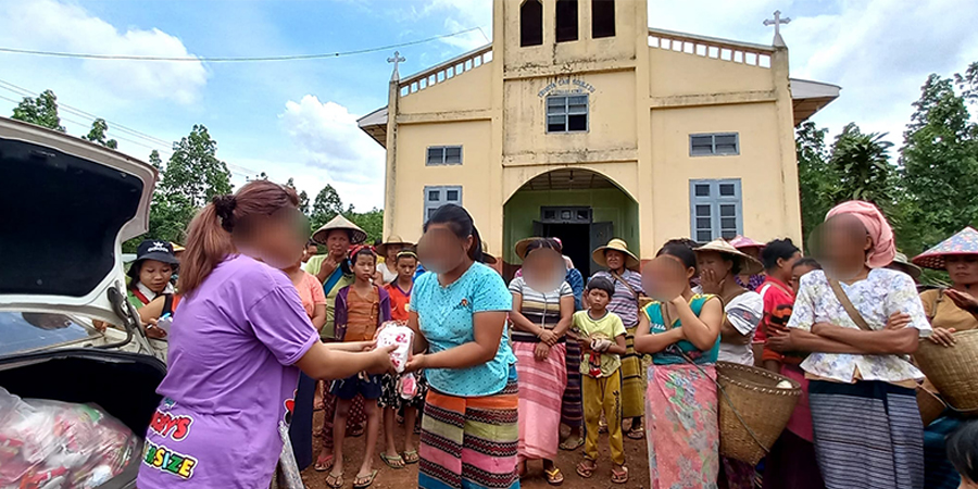 လွိုင်လင်လေးရှိ စစ်ရှောင်များကို FTTE လူငယ်အဖွဲ့က လူသုံးကုန်များ ကူညီထောက်ပံ့