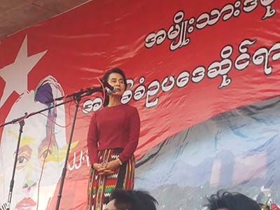 မိုးကုတ္ၿမိဳ႕ ၂၀၀၈ ဖဲြ႔စည္းပံုအေျခခံဥပေဒ ျပင္ေရး လူထုဆႏၵရယူပဲြ (ဓာတ္ပံု)