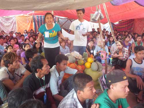 စဥ့္ကုိင္ သစ္အေခ်ာထည္စက္ရုံလုပ္သား ၁၀၀၀ ေက်ာ္ဆႏၵျပ