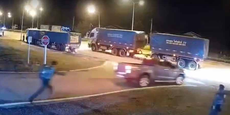 မဲဆောက် ထိုင်းလုံခြုံရေးဂိတ်တွင် စစ်ဆေးမခံဘဲ မောင်းပြေးသည့် လူကုန်ကူးကားကို ပစ်ခတ်ဖမ်းဆီး