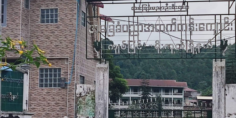 မိုးကုတ်မြို့က  စာသင်ကျောင်း ၂ ကျောင်းတွင်  ဗုံးပေါက်ကွဲ