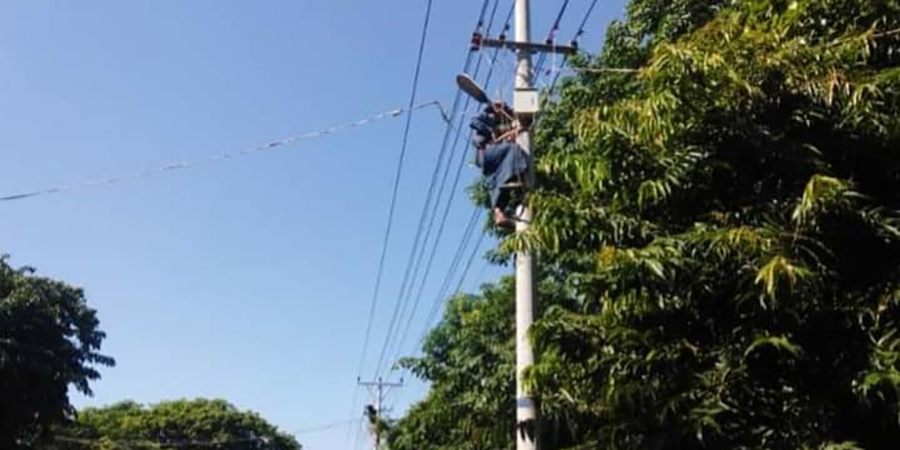 မီတာပုံး လိုက်ဖြုတ်သည့် မုံရွာလျှပ်စစ်ဝန်ထမ်း ၂ ဦး သေနတ်ဖြင့် ပစ်ခတ်ခံရ
