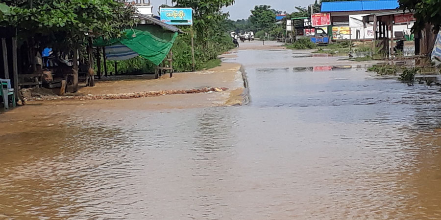 ဟုမ္မလင်းမြို့နယ်တွင် ရေကြီးရေလျှံပြီး လူနေအိမ်နှင့် ကျေးရွာလမ်းများ ရေနစ်မြုပ်