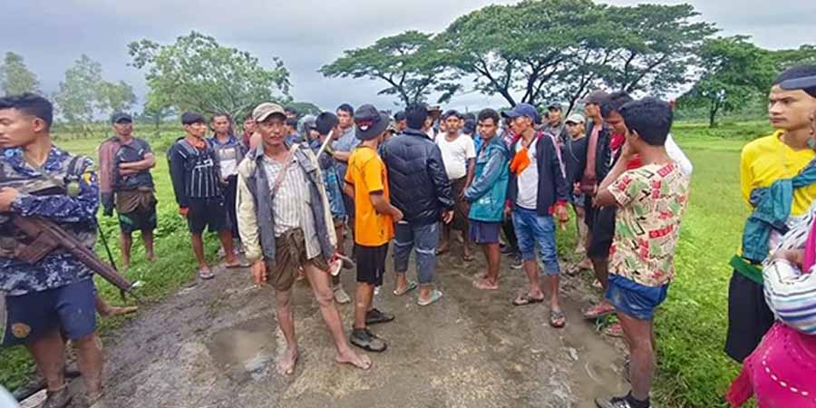 မောင်တောမြို့က ပျောက်ဆုံး ကျောင်းအုပ်နှင့်ဆရာမကို လိုက်ရှာသူများ သေနတ်ဖြင့် ပစ်ခတ်ခံရ