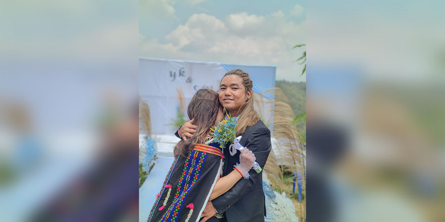 မြန်မာအိုင်ဒေါအဆိုတော် ယောကီးရဲ့ ရှေ့တန်းတောတွင်းတနေရာ လက်ထပ်ပွဲ(ဓာတ်ပုံ)