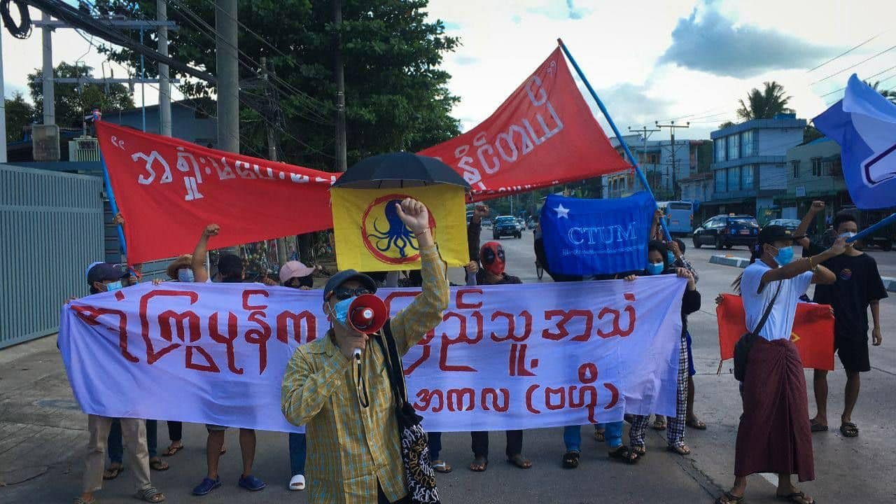 စစ်အာဏာရှင်ဆန့်ကျင်ရေး အကြမ်းမဖက်လှုပ်ရှားမှု ရန်ကုန်တွင်ပြုလုပ် (ဓာတ်ပုံ)