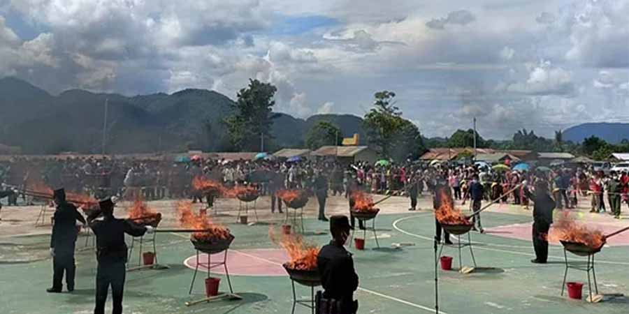ဖမ်းဆီးရမိ မူးယစ်ဆေးဝါးများကို "ဝ" တပ်ဖွဲ့ မီးရှို့ဖျက်ဆီး (ဓာတ်ပုံ)