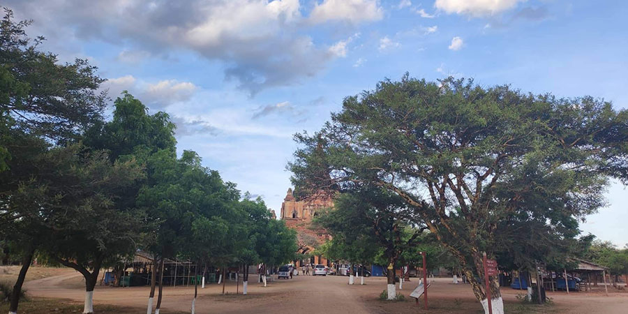 ပုဂံမြို့သို့ စစ်ခေါင်းဆောင်လာမည့်သတင်းထွက်နေသဖြင့် ဒေသခံများ ထုံးသုတ်နေရ