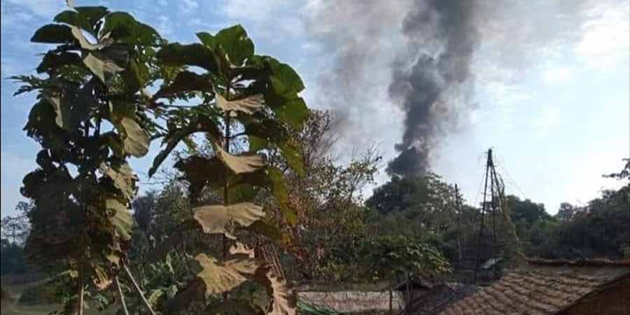 ပေါက်မြို့နယ် သရက်ကန်ကျေးရွာနှင့် ရေနံတွင်းများကို စစ်ကောင်စီတပ် မီးရှို့ဖျက်ဆီးနေ