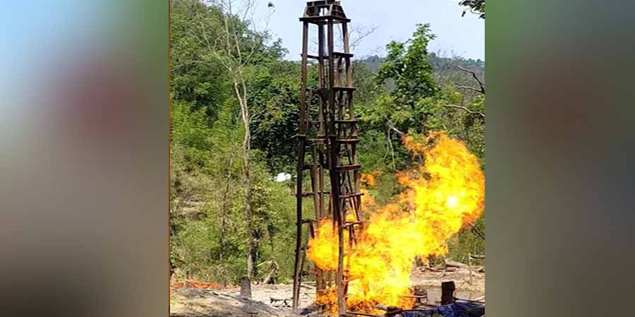 ကျွန်းလှတွင် ရေနံထွက်အားကောင်းနေ၍ တပိုင်တနိုင်လုပ်ကိုင်သည့် ဒေသခံများ အဆင်ပြေ