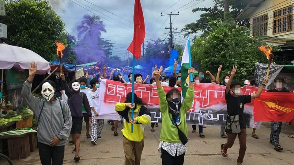 ရန်ကုန်မြို့တွင် စစ်အာဏာရှင် ဆန့်ကျင်ဆန္ဒပြ (ဓာတ်ပုံ)