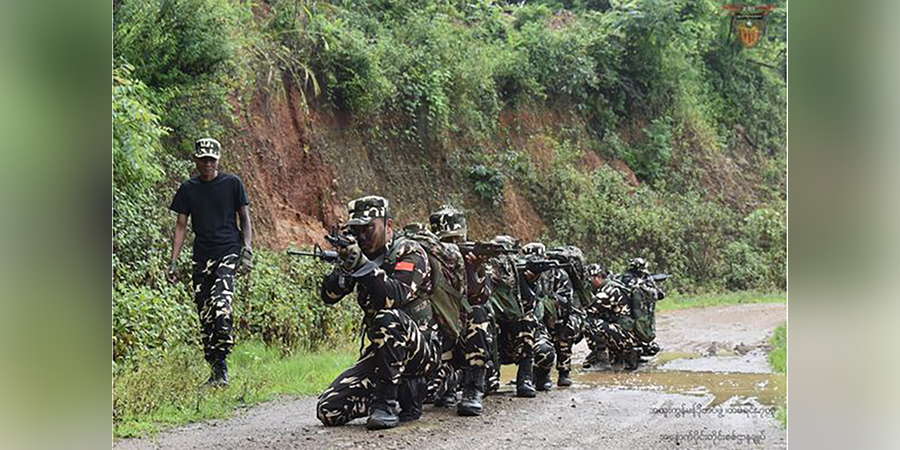 အနောက်ပိုင်းတိုင်း တပ်မဟာ ၇ ကွန်မန်ဒိုတပ်ဖွဲ့ လေ့ကျင့်နေမှုပုံရိပ်များ (ဓာတ်ပုံ)