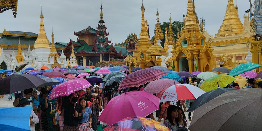 ဝါဆိုလပြည့်နေ့ ရွှေတိဂုံစေတီတော်တွင် ဘုရားဖူးများဖြင့် ပြန်လည် စည်ကား (ဓာတ်ပုံ)