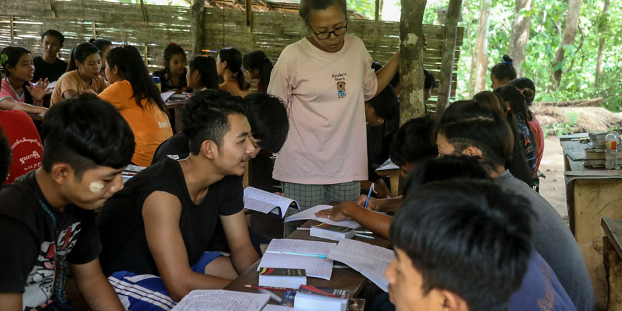 စစ်ဘေးရှောင် ကလေးများအတွက် ပညာရေးအခွင့်အလမ်း (သို့) နွေဦးဂုရုလေးများ ပညာရေးစင်တာ