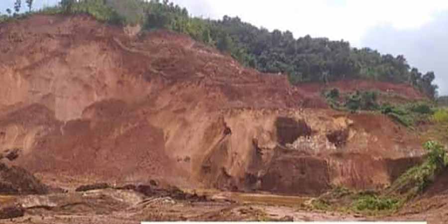 ကံပေါက် Delco မိုင်းဝင်းအတွင်း  မြေပြို