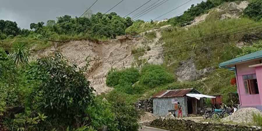 မိုးဆက်တိုက်ရွာသွန်းမှုကြောင့် မိုးကုတ်မြို့တွင် ကျောက်စာတောင်ပြိုကျပြီး လူ ၁ ဦးပိတ်မိနေ